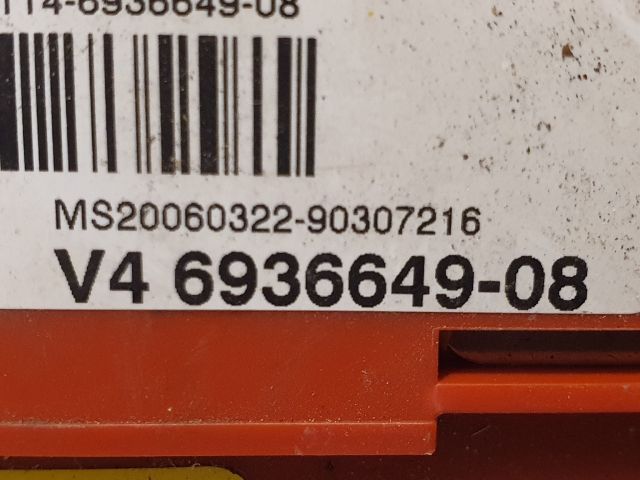 bontott BMW 1 Biztosítéktábla Motortér