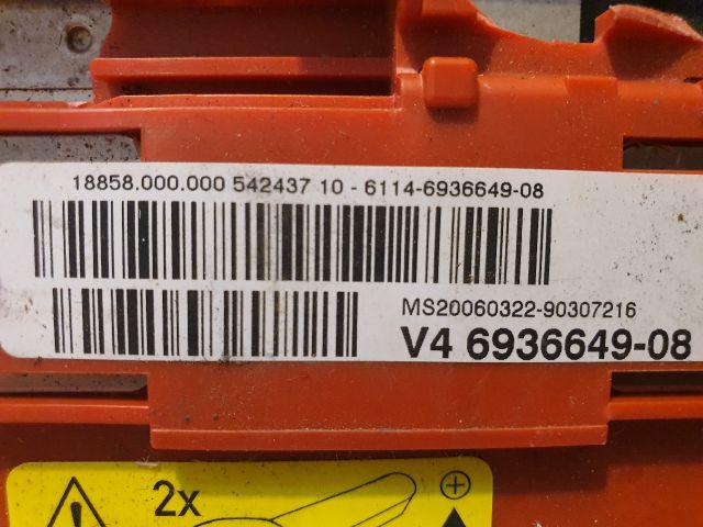 bontott BMW 1 Biztosítéktábla Motortér