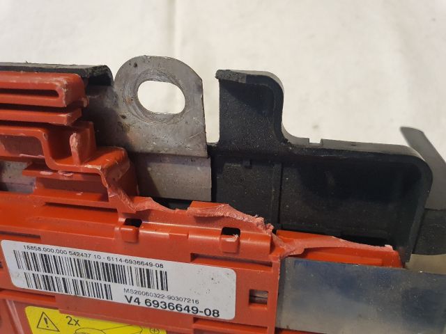 bontott BMW 1 Biztosítéktábla Motortér