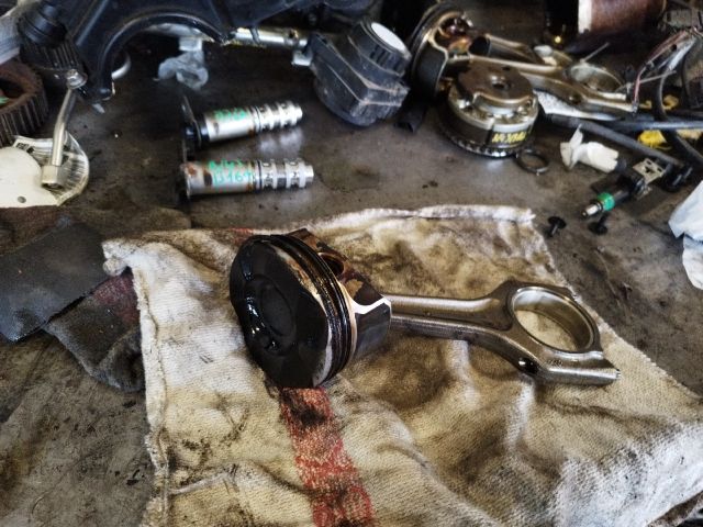 bontott BMW 1 Dugattyú és Hajtókar