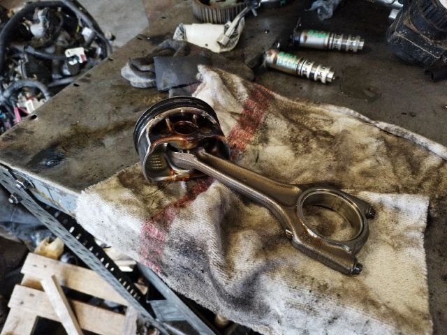 bontott BMW 1 Dugattyú és Hajtókar