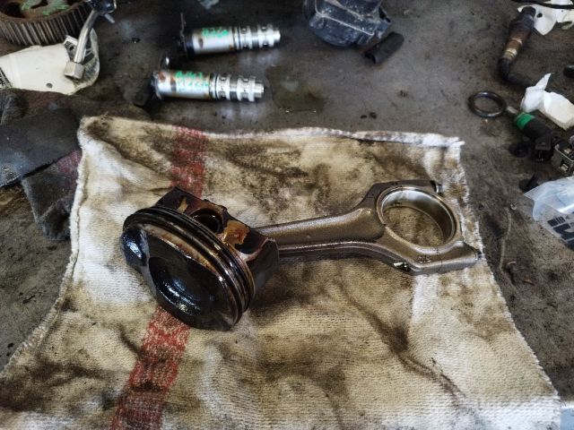 bontott BMW 1 Dugattyú és Hajtókar