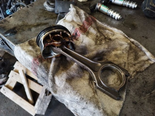 bontott BMW 1 Dugattyú és Hajtókar