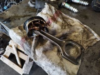 bontott BMW 1 Dugattyú és Hajtókar