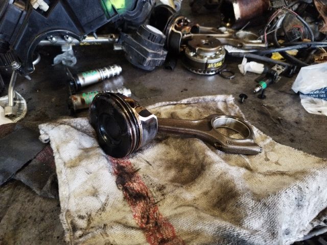 bontott BMW 1 Dugattyú és Hajtókar