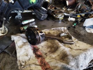 bontott BMW 1 Dugattyú és Hajtókar