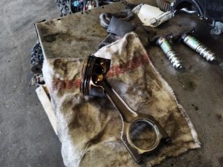 bontott BMW 1 Dugattyú és Hajtókar