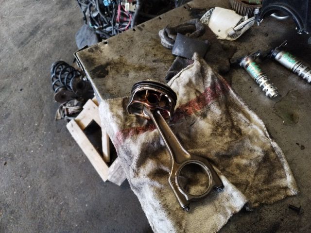 bontott BMW 1 Dugattyú és Hajtókar