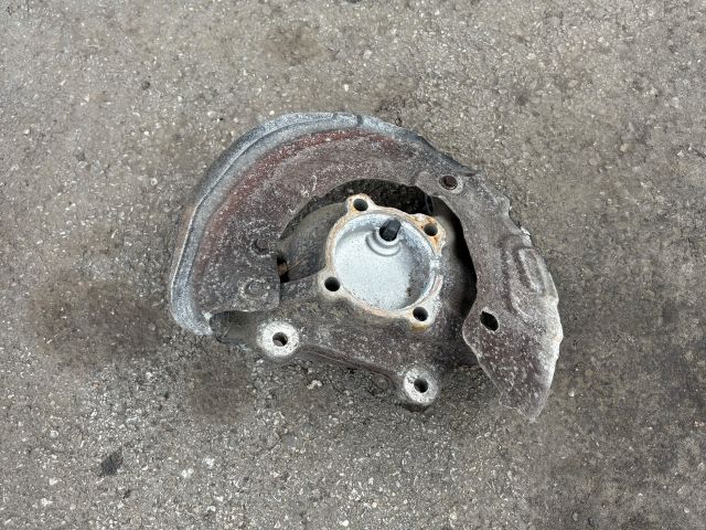 bontott BMW 1 Jobb első Csonkállvány