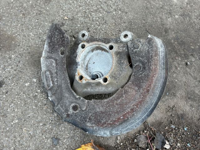 bontott BMW 1 Jobb első Csonkállvány