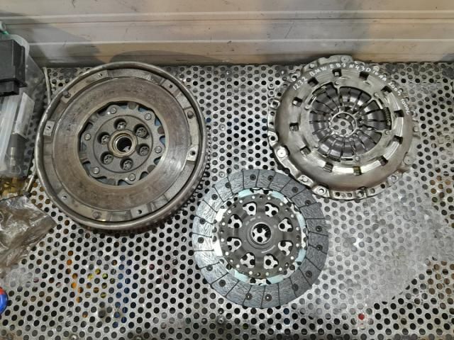 bontott BMW 1 Kuplung Szett (Szerkezet, Tárcsa)