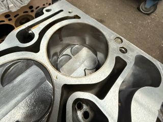 bontott BMW 1 Motor (Fűzött blokk hengerfejjel)