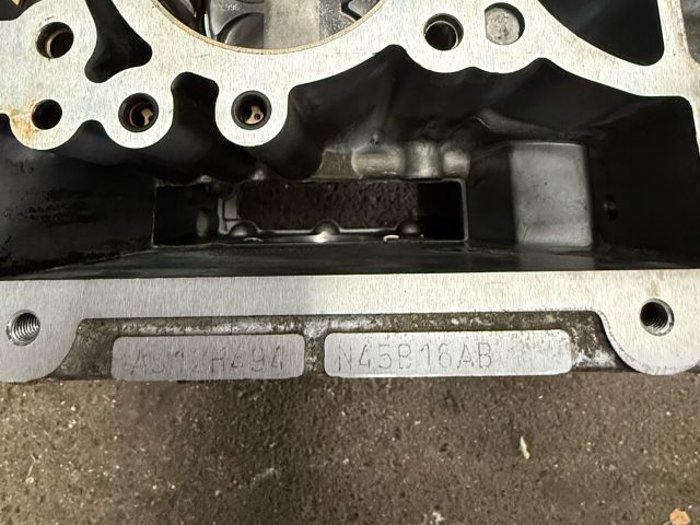 bontott BMW 1 Motor (Fűzött blokk hengerfejjel)