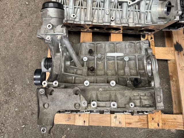 bontott BMW 1 Motor (Fűzött blokk hengerfejjel)