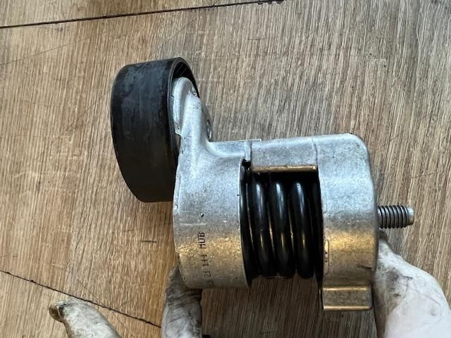 bontott BMW 1 Szíjfeszítő Görgő