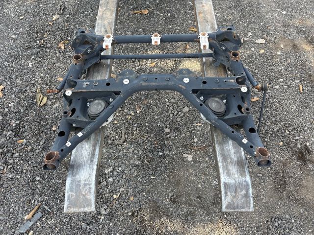 bontott BMW 1 Első Bölcső