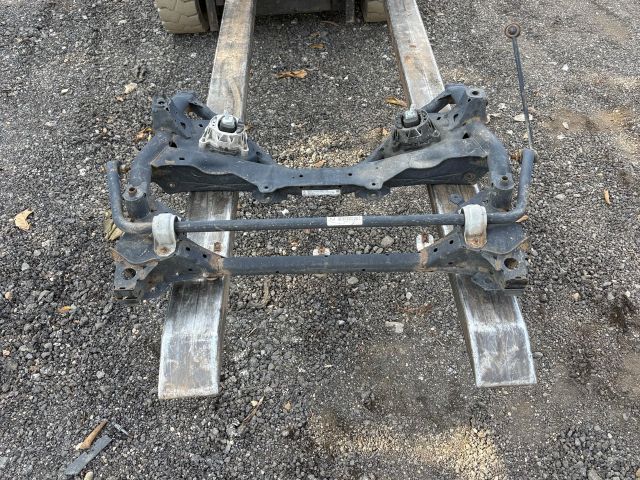 bontott BMW 1 Első Bölcső