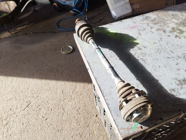 bontott BMW 1 Bal hátsó Féltengely