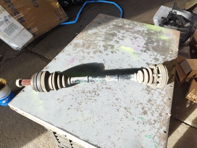 bontott BMW 1 Bal hátsó Féltengely