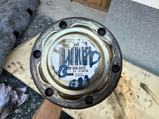 bontott BMW 1 Bal hátsó Féltengely