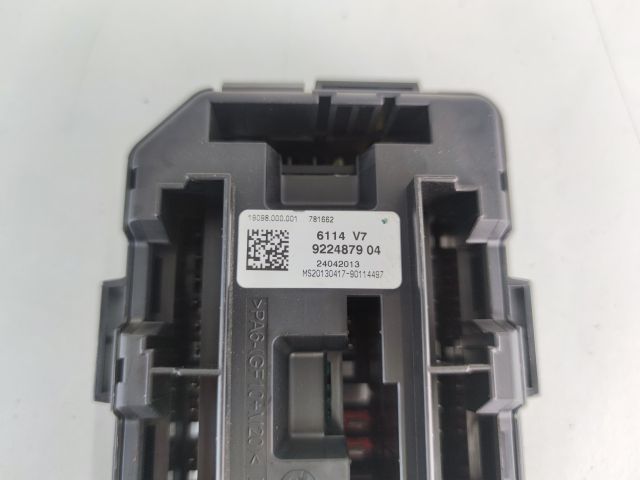 bontott BMW 1 Biztosítéktábla Motortér