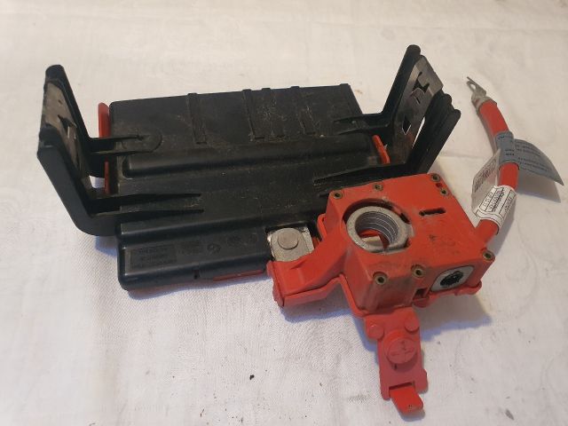 bontott BMW 1 Biztosítéktábla Motortér