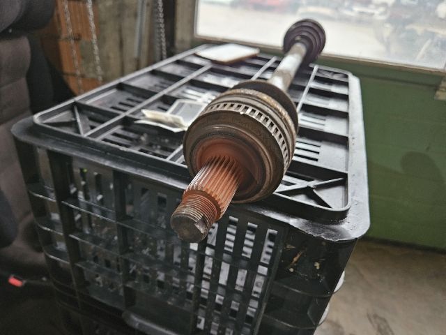 bontott BMW 1 Jobb Féltengely