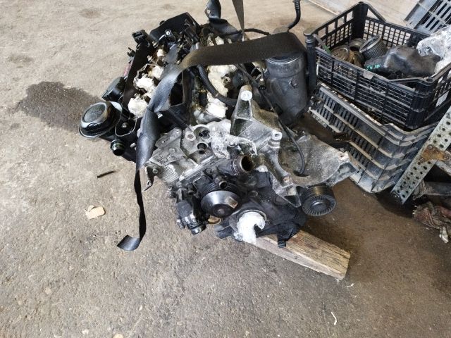 bontott BMW 1 Motor (Fűzött blokk hengerfejjel)