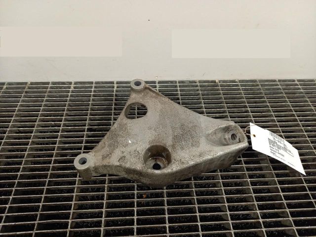 bontott BMW 1 Motor Tartó Bak Bal