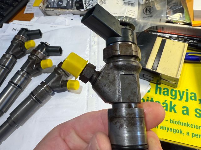 bontott BMW 1 Porlasztó Sor / Híd