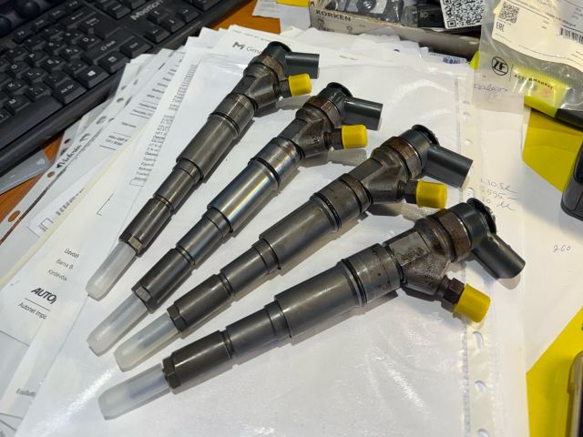 bontott BMW 1 Porlasztó Sor / Híd