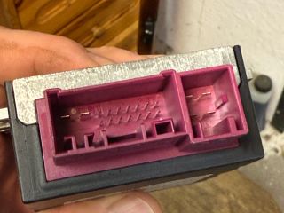 bontott BMW 1 Üzemanyag Szivattyú Relé