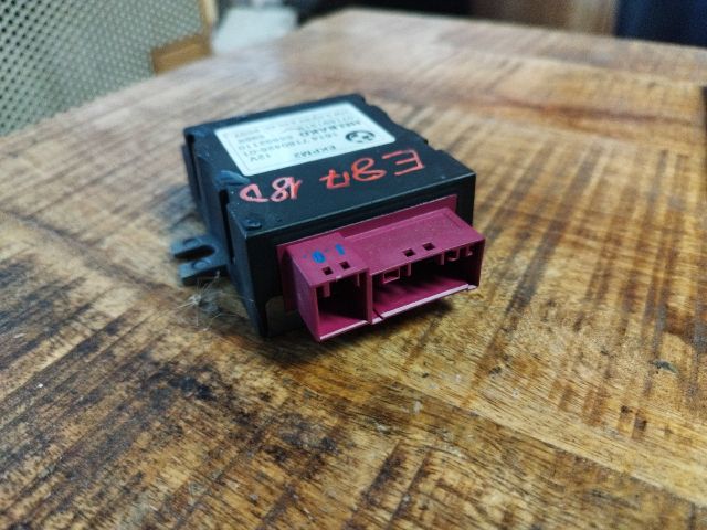 bontott BMW 1 Üzemanyag Szivattyú Relé