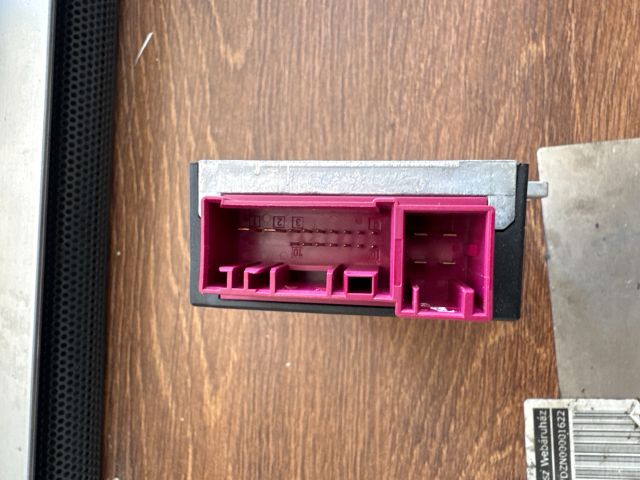 bontott BMW 1 Üzemanyag Szivattyú Relé