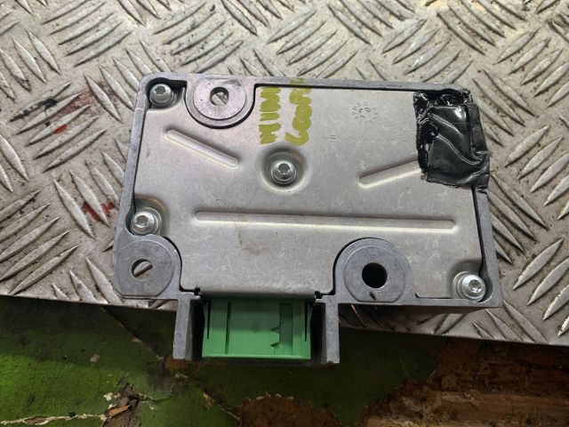 bontott BMW 1 Üzemanyag Szivattyú Relé