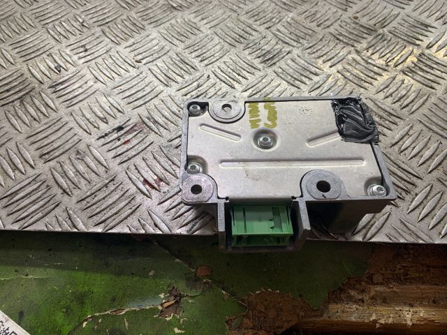 bontott BMW 1 Üzemanyag Szivattyú Relé