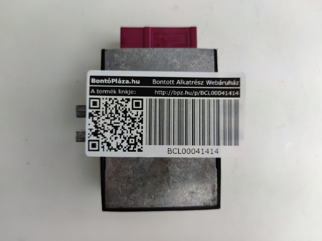 bontott BMW 1 Üzemanyag Szivattyú Relé