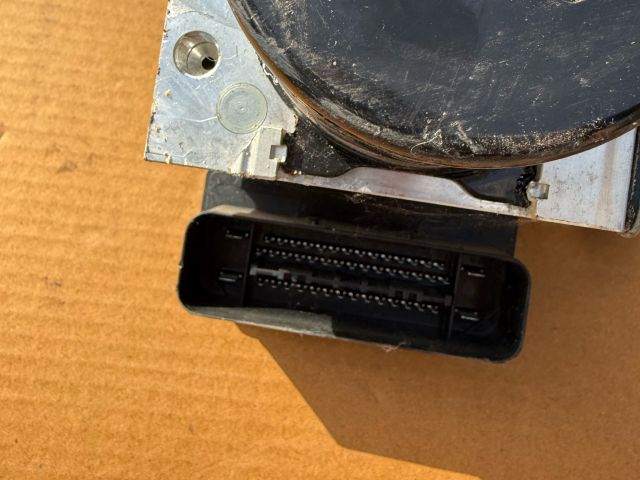 bontott BMW 1 ABS Kocka