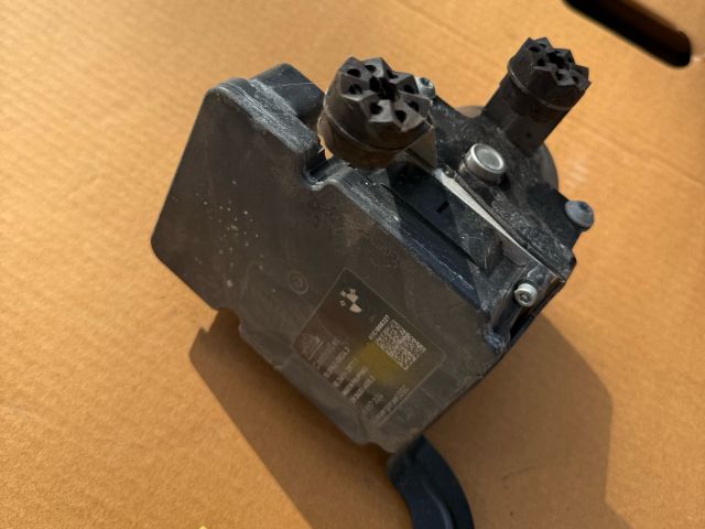 bontott BMW 1 ABS Kocka