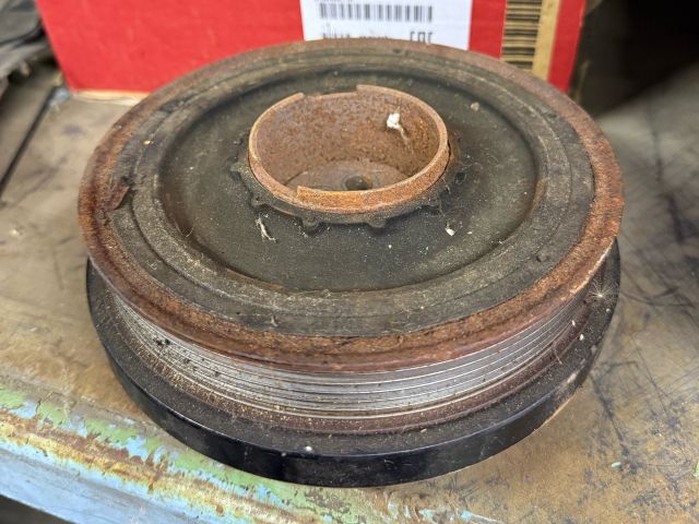 bontott BMW 1 Főtengely Szíjtárcsa