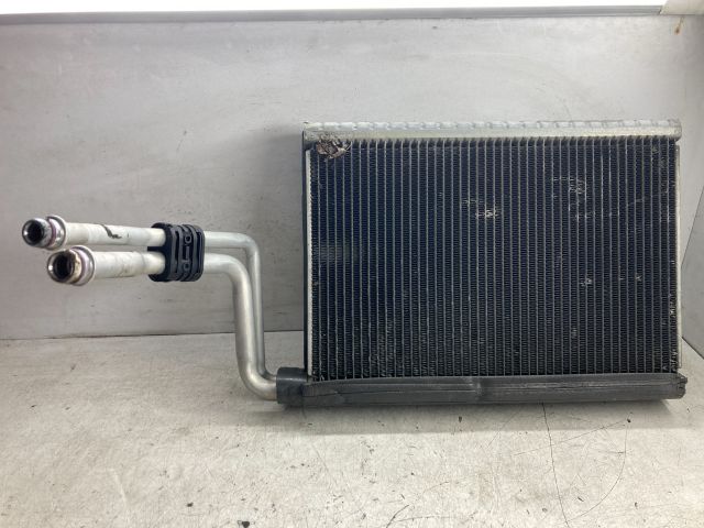 bontott BMW 1 Fűtőradiátor