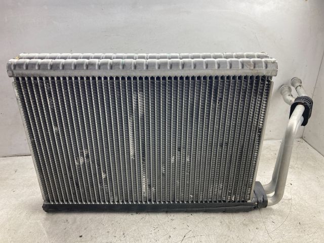 bontott BMW 1 Fűtőradiátor