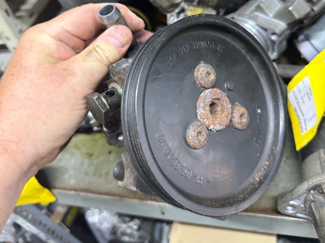 bontott BMW 1 Kormányszervó Motor (Hidraulikus)