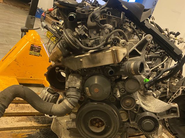 bontott BMW 1 Motor (Fűzött blokk hengerfejjel)