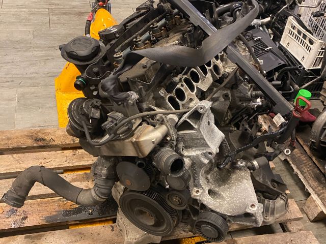 bontott BMW 1 Motor (Fűzött blokk hengerfejjel)