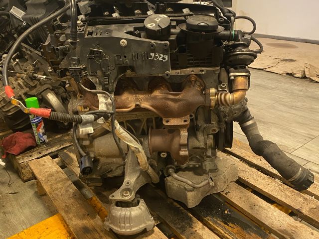 bontott BMW 1 Motor (Fűzött blokk hengerfejjel)