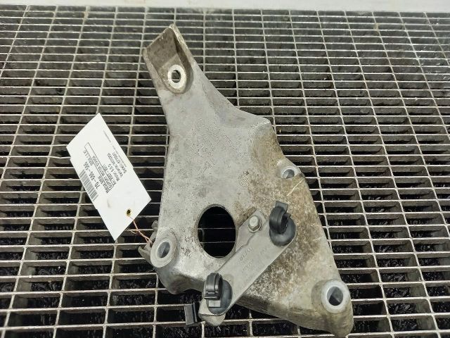 bontott BMW 1 Motor Tartó Bak Bal