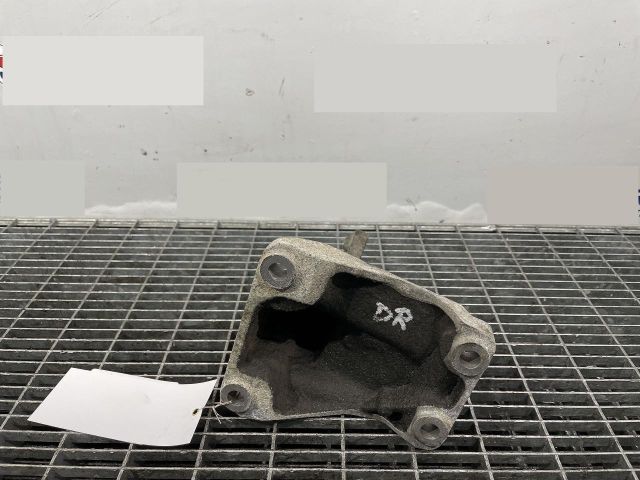 bontott BMW 1 Motor Tartó Bak Jobb