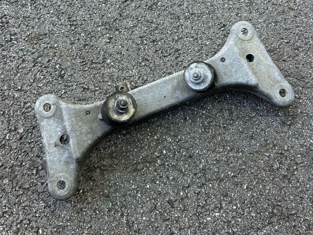 bontott BMW 1 Váltó Tartó Bak (Pozíciófüggetlen)