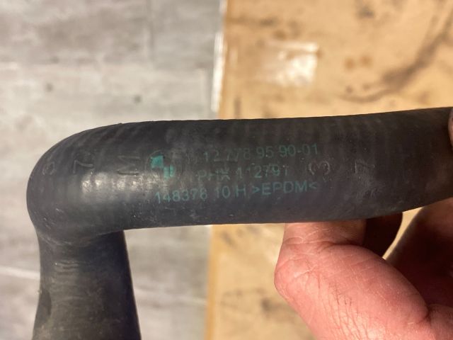 bontott BMW 1 Vízcső